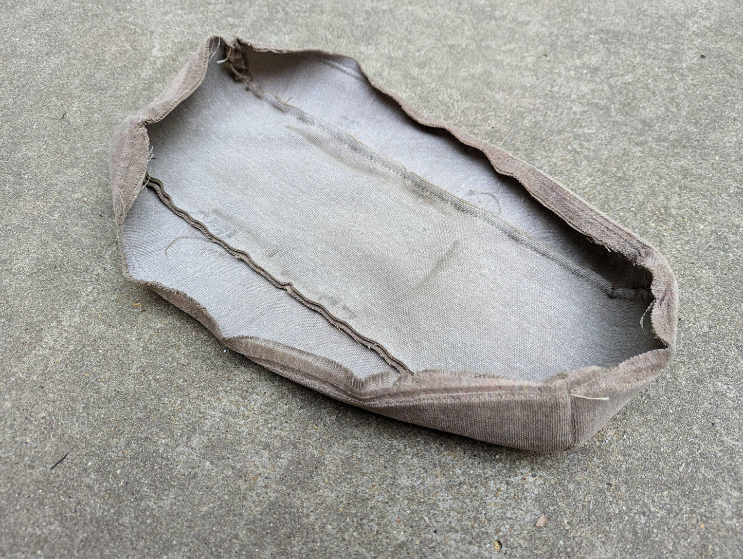 OEM 16.5" Center Armrest 60/40 Bench Console Lid Cloth Cover in Tan for 1998 - 2005 Chevy S10 GMC Sonoma