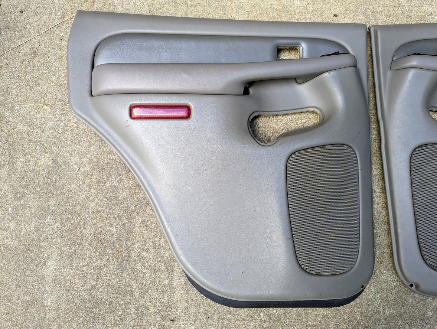 Pair of Light Gray Rear Door Trim Panels LH RH for 2003 - 2006 GMC Denali Yukon Chevy Tahoe