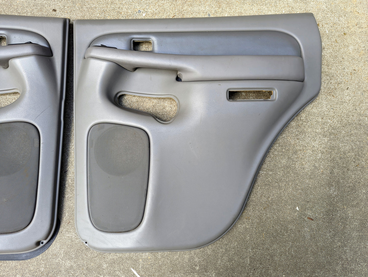 Pair of Light Gray Rear Door Trim Panels LH RH for 2003 - 2006 GMC Denali Yukon Chevy Tahoe