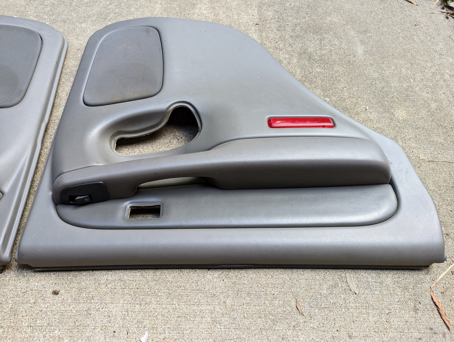 Pair of Light Gray Rear Door Trim Panels LH RH for 2003 - 2006 GMC Denali Yukon Chevy Tahoe