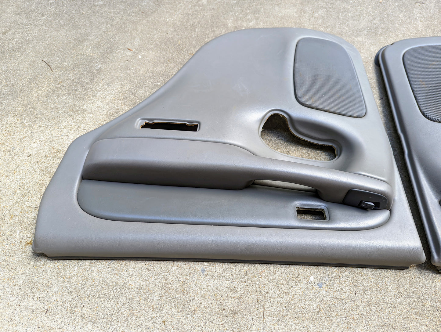 Pair of Light Gray Rear Door Trim Panels LH RH for 2003 - 2006 GMC Denali Yukon Chevy Tahoe