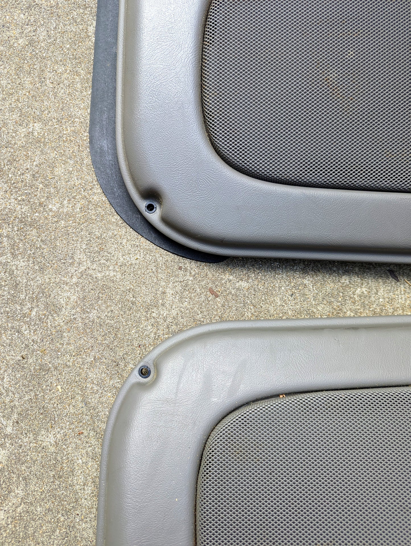 Pair of Light Gray Rear Door Trim Panels LH RH for 2003 - 2006 GMC Denali Yukon Chevy Tahoe
