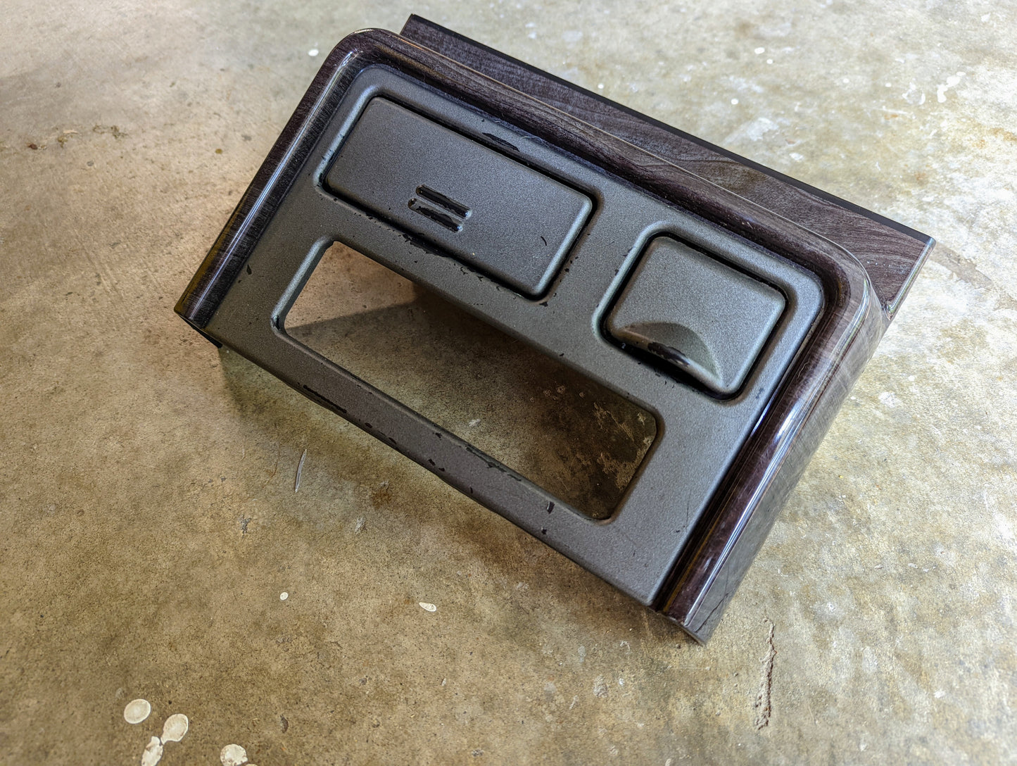 OEM 2003 - 2006 GMC Sierra Yukon Denali Center Console Front Bin Dash Trim Bezel with Dark Woodgrain