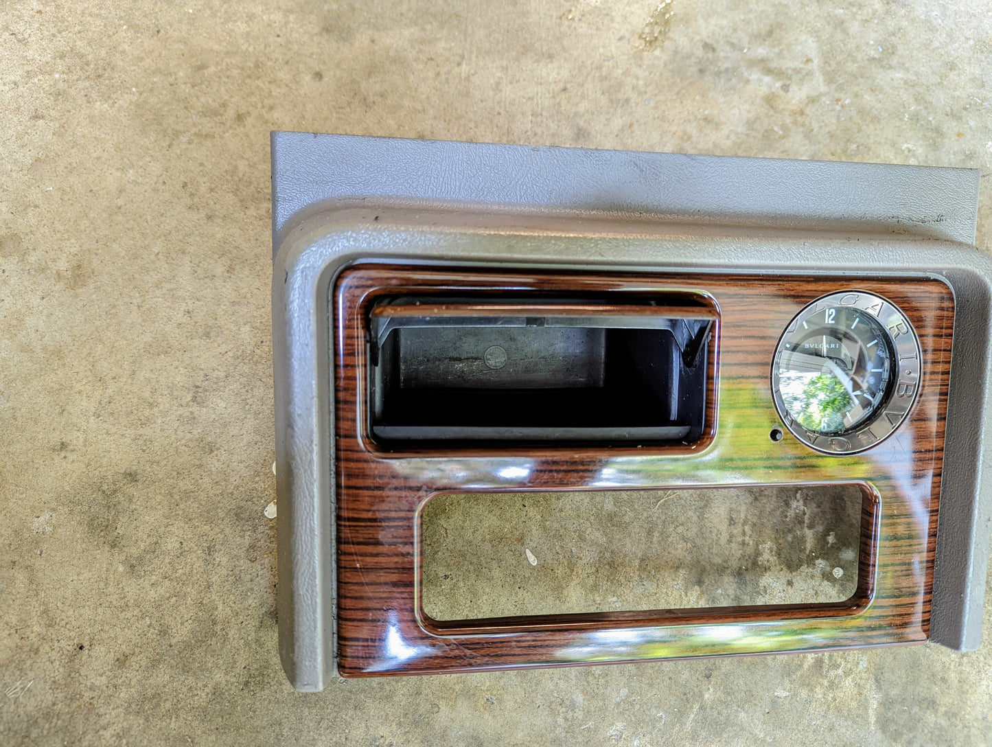 OEM Center Console Front Bin Woodgrain Trim with Clock in Light Gray for 2003-2006 Cadillac Escalade