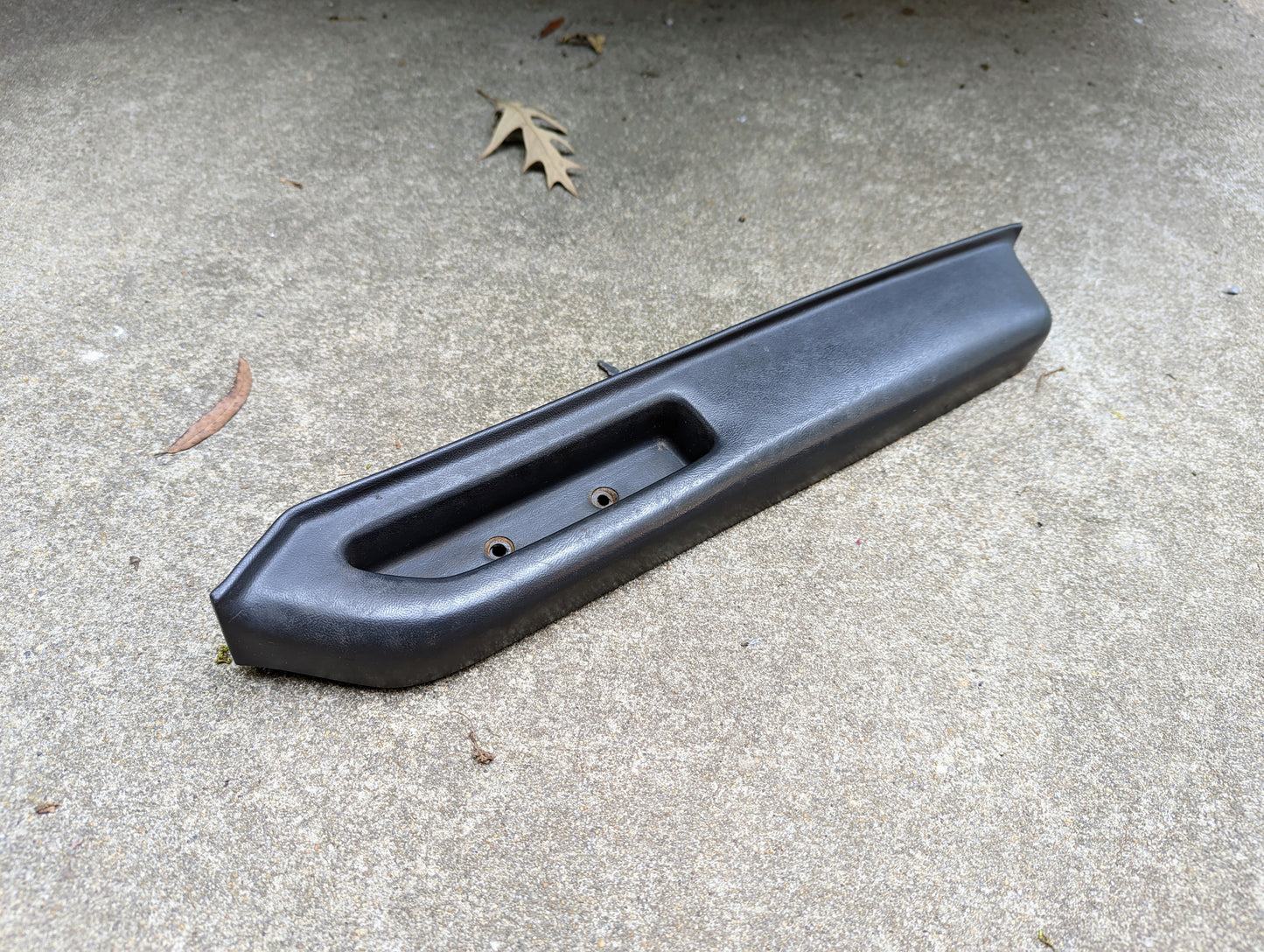 OEM Passenger Door Panel Armrest Handle in Black for 1986 - 1993 Chevy S10 Blazer GMC Jimmy and more