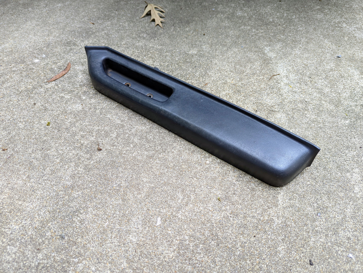 OEM Passenger Door Panel Armrest Handle in Black for 1986 - 1993 Chevy S10 Blazer GMC Jimmy and more