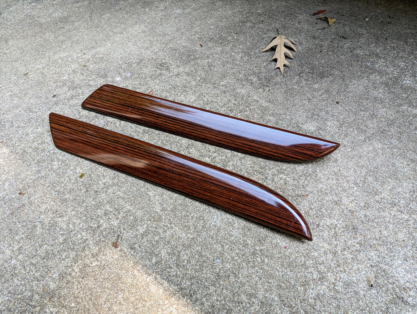 OEM Front Pair of Wood Grain Door Panel Woodgrain Trim Inserts for 2002-2006 Cadillac Escalade