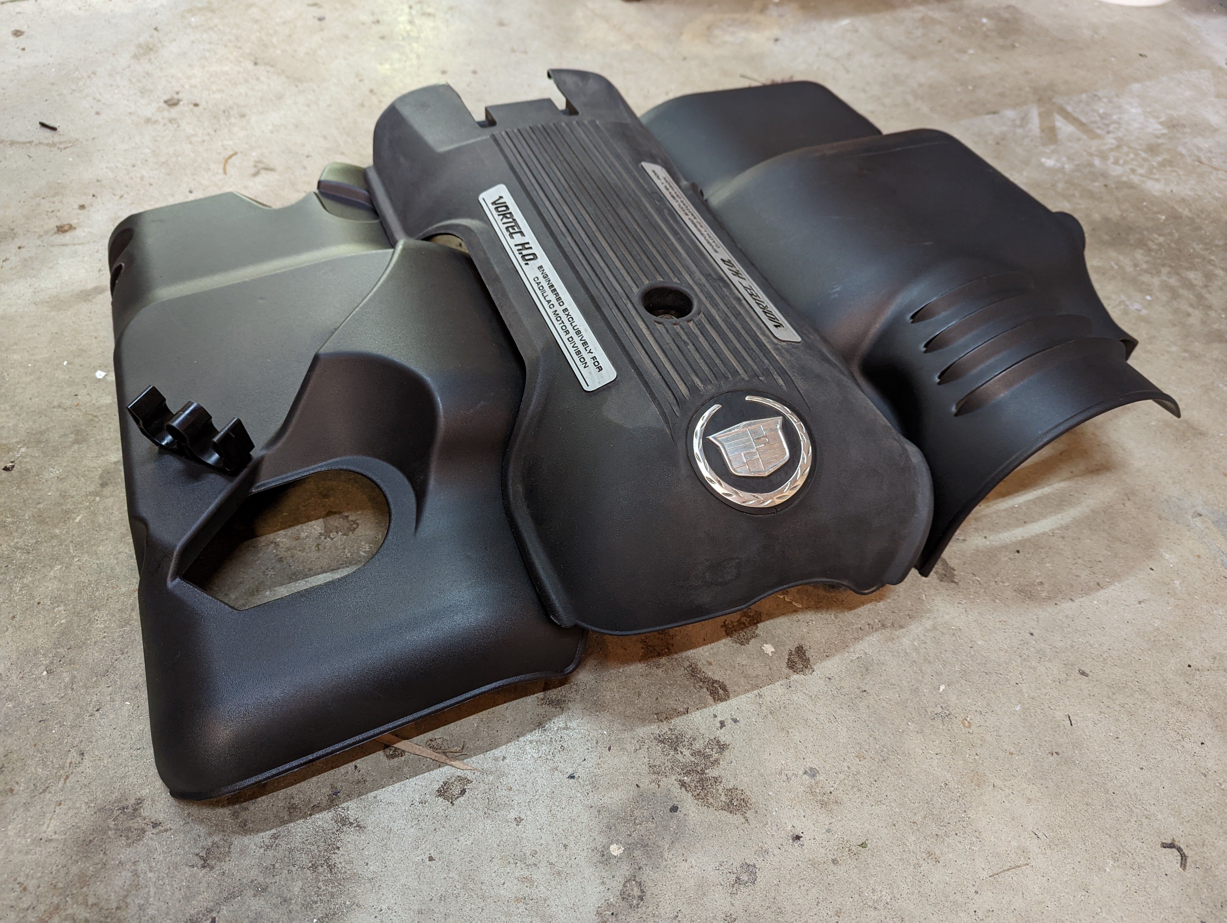 SET Premium Engine Vortec H.O. OEM Intake Cover Set w/Mount for Cadill ...