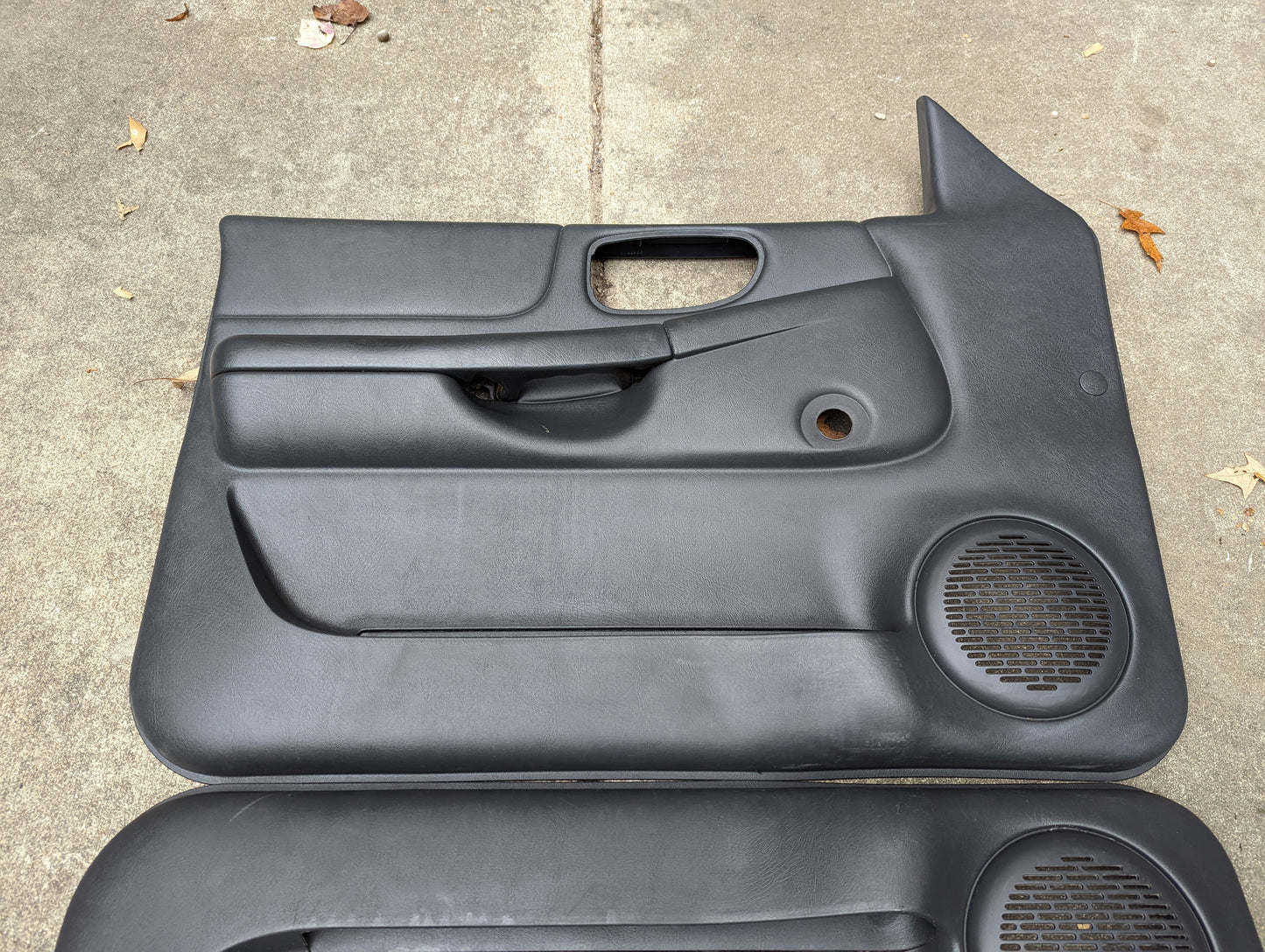 OEM Pair of Front Manual Door Panels in Dark Gray for 1998-2005 Chevy S10 GMC Sonoma and more