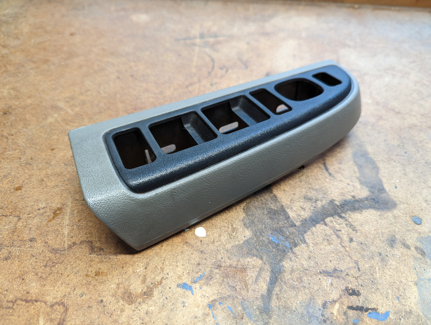 OEM Driver LH Power Switch Bezel in Light Gray for 2003-2006 Silverado Tahoe Yukon Sierra and more